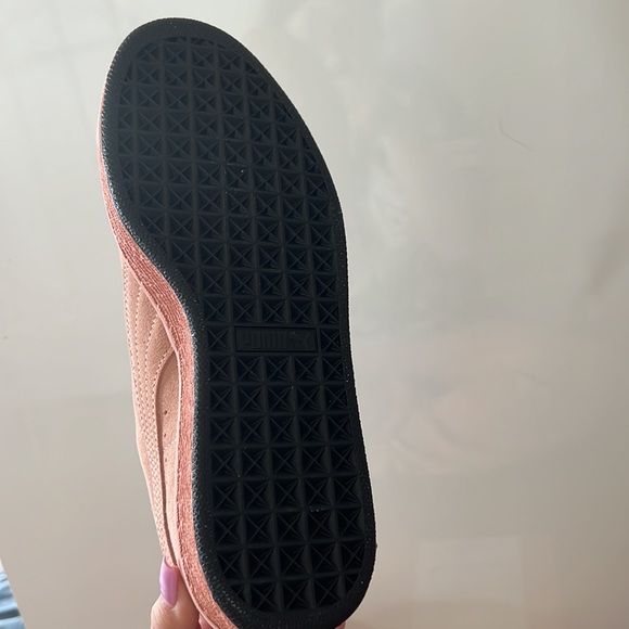 Brand new limited edition MAC cosmetics x PUMA suede crème d’nude sneakers W8 - Picture 6 of 8